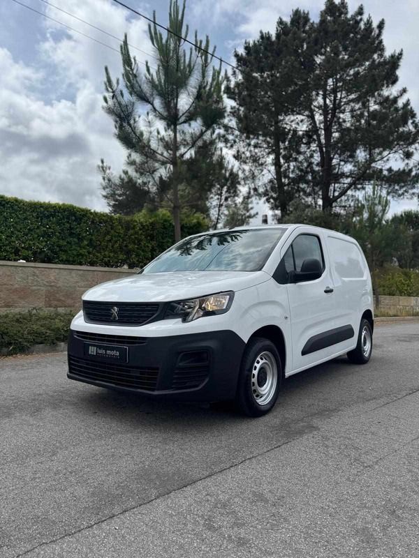 Branco Usado 2019 Peugeot Partner Monovolume | € 13.900 (Preço elevado) - Imagem 1/4