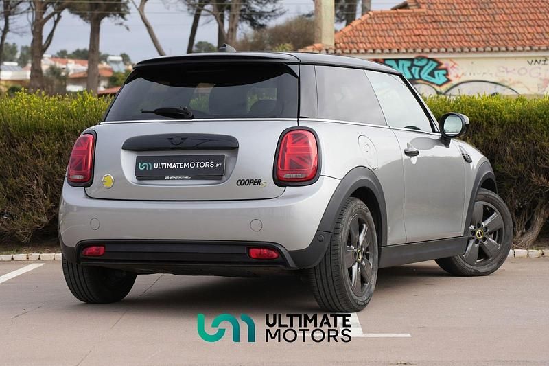 Usado Mini Cooper SE 135 kW (184 HP) 2024 Cinza Citadino