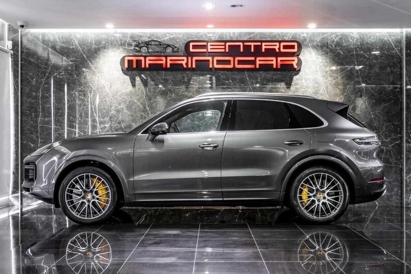 Cinzento Usado 2020 Porsche Cayenne SUV | € 114.500 - Imagem 1/4