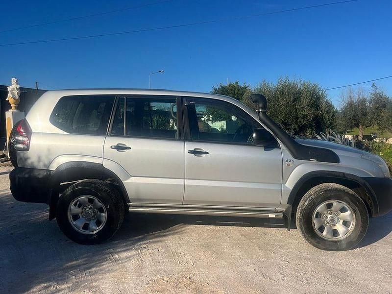 Usado Toyota Land Cruiser 173 HP (127 kW) 2009 Sedan