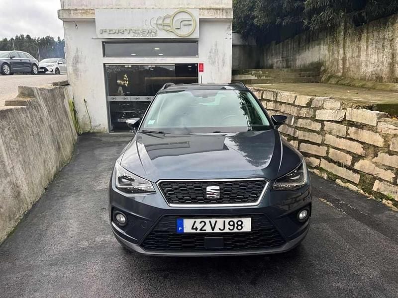 Cinzento Usado 2018 Seat Arona SUV | € 16.950 (Preço justo) - Imagem 1/4