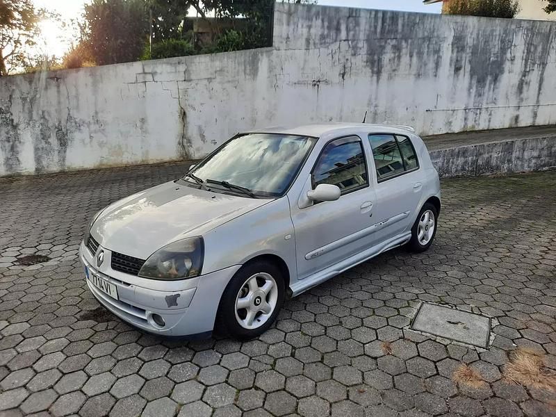 Usado Renault Clio II 65 HP (47 kW) 2003 Cinza