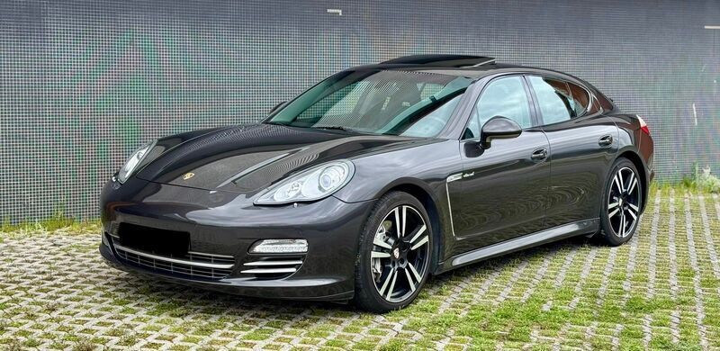 Cinza Usado 2013 Porsche Panamera Platinum Edition Sedan | € 34.990 (Bom preço) - Imagem 1/4