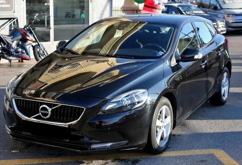 Preto Usado 2016 Volvo V40 | € 12.900 (Bom preço) - Imagem 1/4