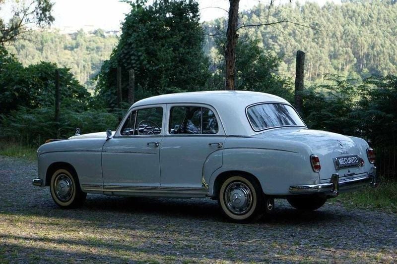 Usado Mercedes 220 114 HP (83 kW) 1956 Branco Sedan