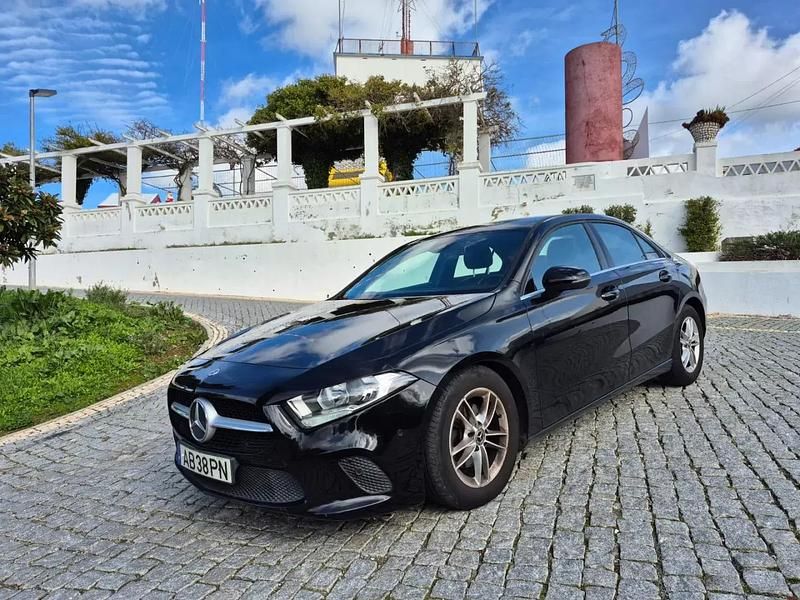 Usado Mercedes A180 Style 116 HP (85 kW) 2020 Preto Citadino