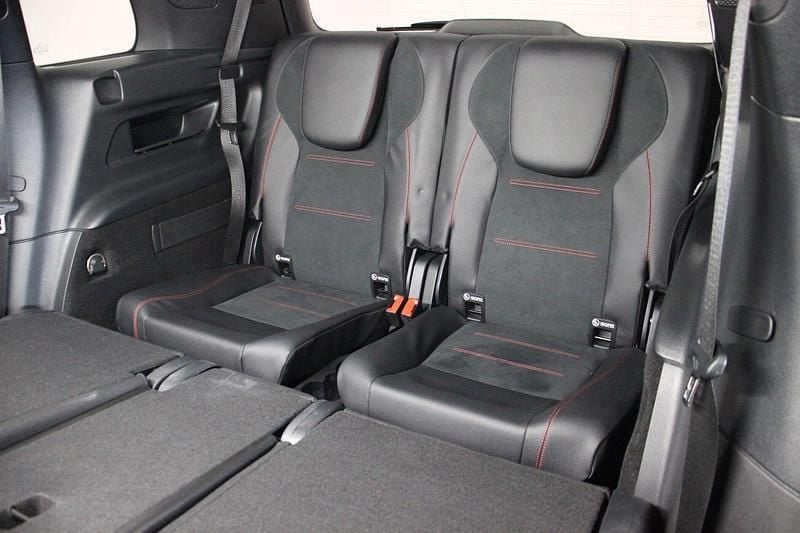 Cinza Usado 2021 Mercedes GLB200 AMG line SUV | € 43.900 (Preço justo) - Imagem 1/4