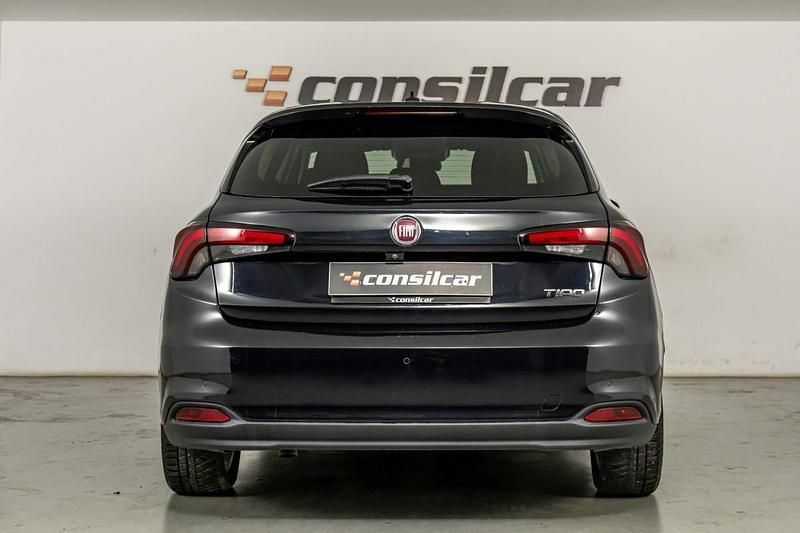 Usado Fiat Tipo Life 101 HP (74 kW) 2021 Preto Sedan