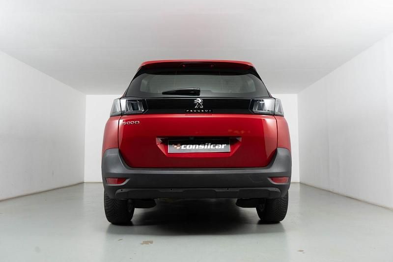 Usado Peugeot 5008 Active 130 HP (95 kW) 2022 Bordeaux Monovolume