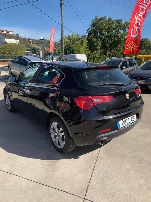 Preto Usado 2011 Alfa Romeo Giulietta Citadino | € 9.900 (Caro) - Imagem 1/4