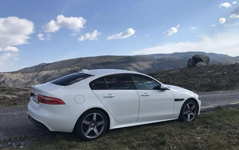 Usado 2017 Jaguar XE R-Sport Sedan | € 26.000 (Caro) - Imagem 1/4