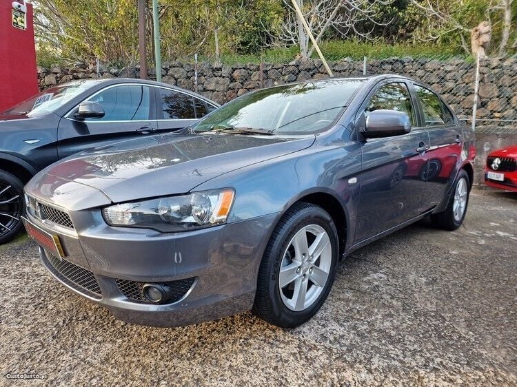 Cinza Usado 2010 Mitsubishi Lancer Invite Citadino | € 7.900 - Imagem 1/1