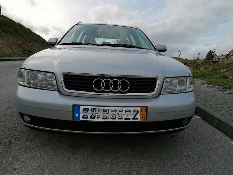 Usado Audi A4 115 HP (84 kW) 2000 Cinzento Carrinha