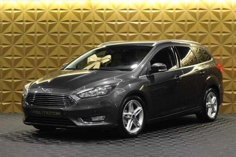 Cinzento Usado 2016 Ford Focus Sedan | € 12.400 (Preço justo) - Imagem 1/4