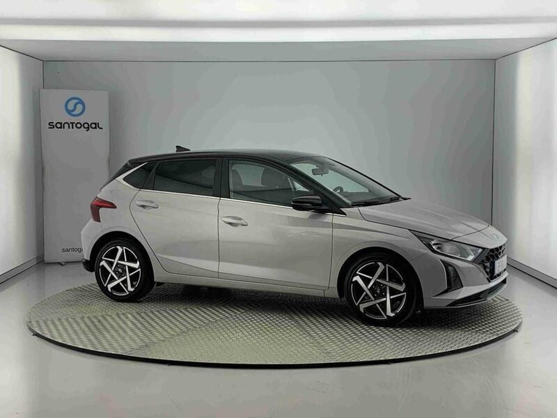 Cinzento Usado 2023 Hyundai i20 | € 17.940 (Preço justo) - Imagem 1/4