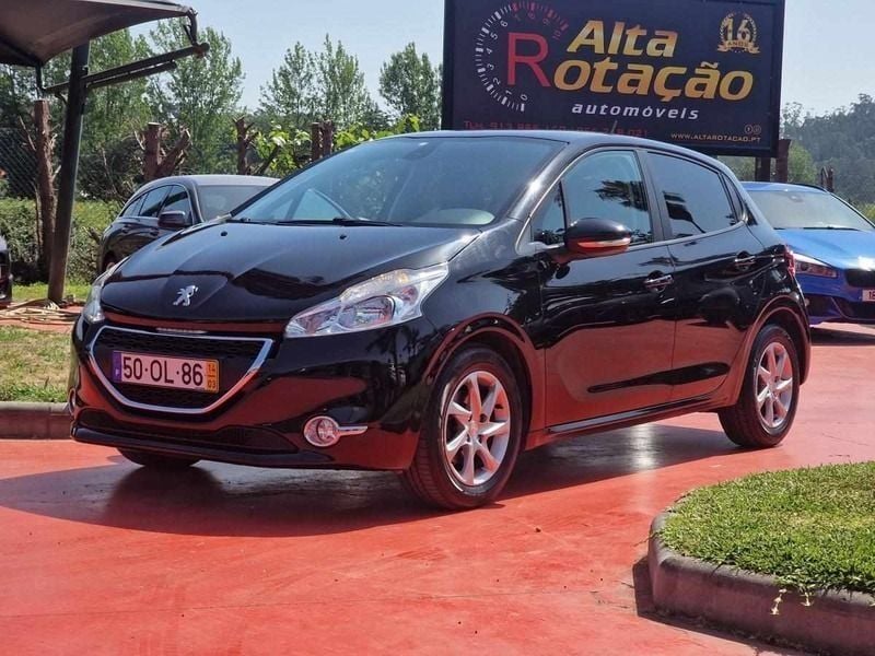 Preto Usado 2014 Peugeot 208 Citadino | € 7.800 (Preço justo) - Imagem 1/4