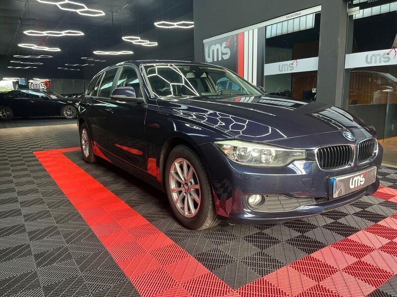 Azul Usado 2014 BMW 318 Carrinha | € 14.950 (Preço justo) - Imagem 1/4