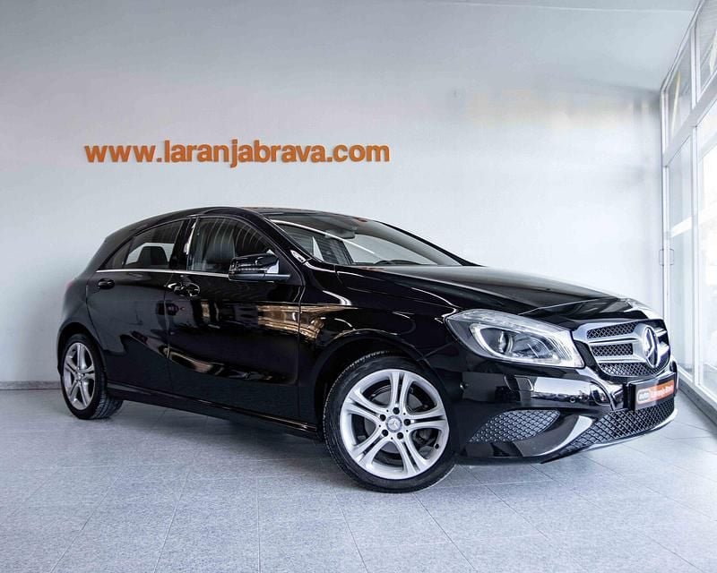 Usado Mercedes A180 Urban 109 HP (80 kW) 2013 Preto