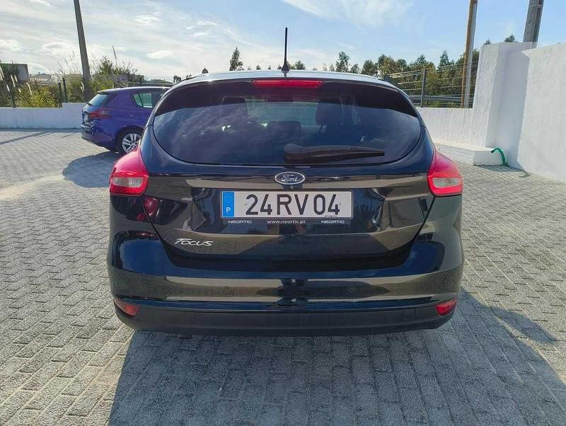 Usado Ford Focus 120 HP (88 kW) 2016 Preto