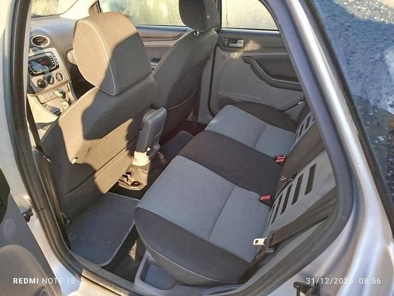 Usado Ford Focus 90 HP (66 kW) 2010 Cinzento