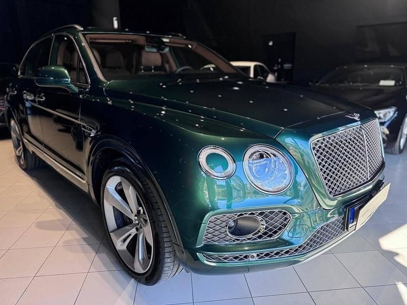 Verde Usado 2020 Bentley Bentayga SUV | € 185.000 - Imagem 1/4