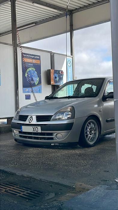 Usado 2004 Renault Clio II Sedan | € 2.200 (Preço justo) - Imagem 1/4