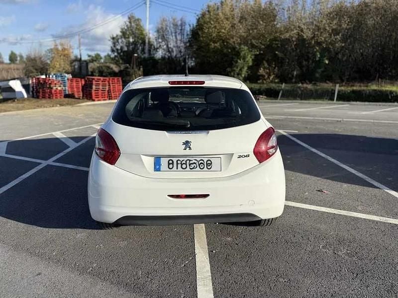 Usado Peugeot 208 68 HP (50 kW) 2013 Branco Citadino