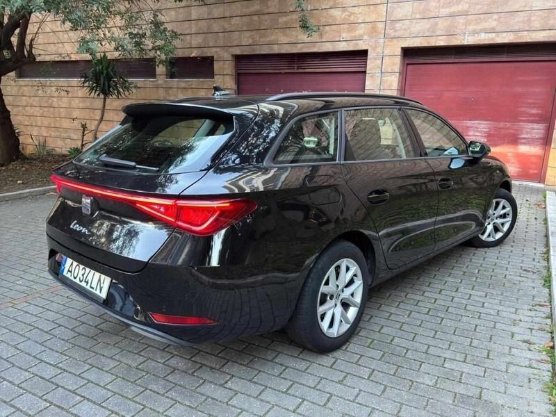 Usado Seat Leon Style 115 HP (84 kW) 2022 Preto Carrinha