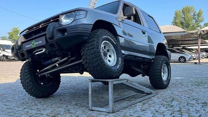 Cinzento Usado 1999 Mitsubishi Pajero SUV | € 21.500 (Caro) - Imagem 1/4