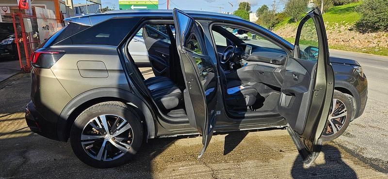 Usado Peugeot 3008 GT-line 130 HP (95 kW) 2018 Verde SUV