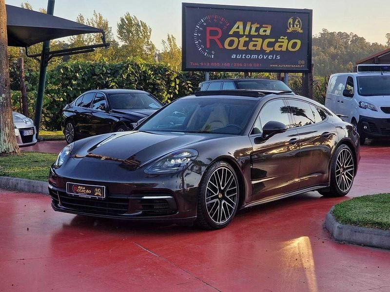 Cinzento Usado 2019 Porsche Panamera Sedan | € 80.000 (Preço justo) - Imagem 1/4