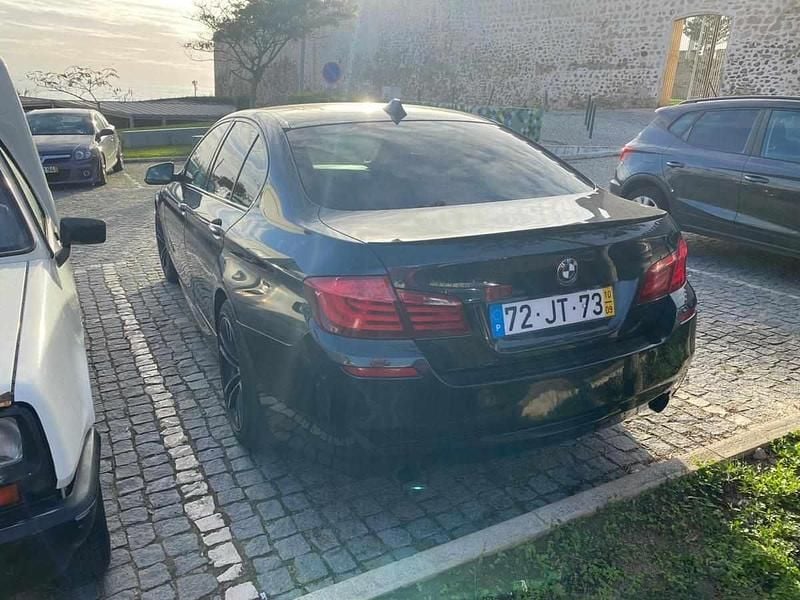 Cinzento Usado 2010 BMW 535 Carrinha | € 15.000 - Imagem 1/4