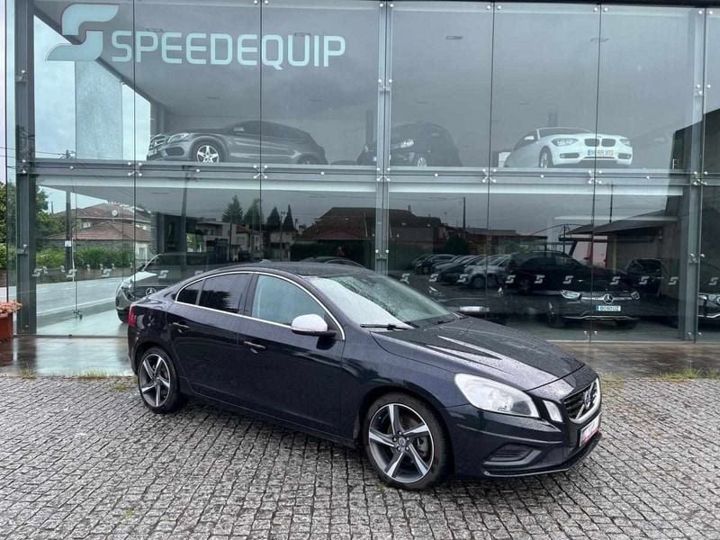 Preto Usado 2013 Volvo S60 R-Design Sedan | € 12.950 - Imagem 1/4