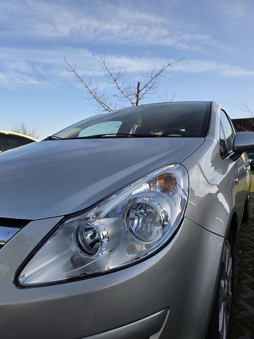 Usado Opel Corsa 75 HP (55 kW) 2008 Sedan