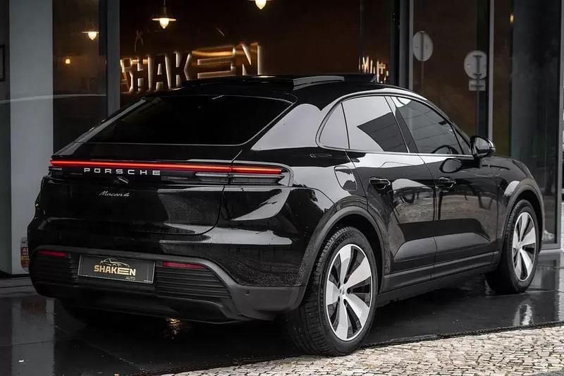 Usado Porsche Macan 4 Electric 300 kW (408 HP) 2025 Preto SUV