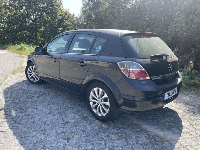 Usado 2009 Opel Astra Sedan | € 2.500 (Bom preço) - Imagem 1/3