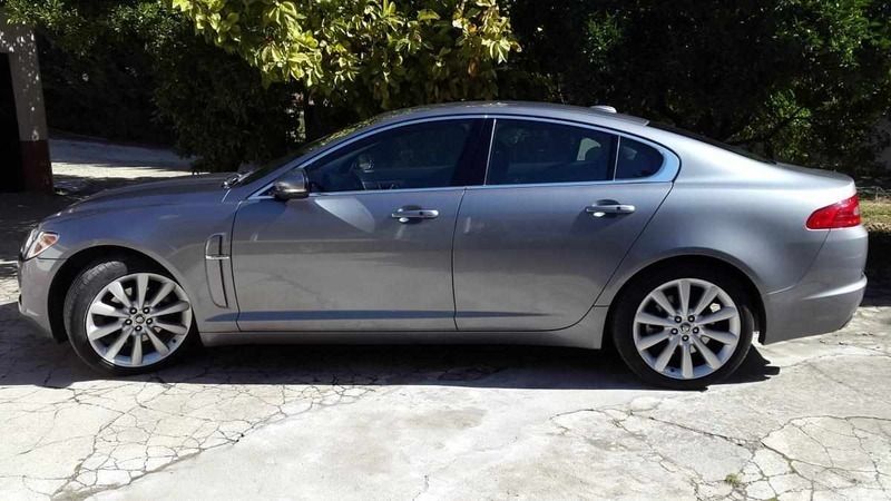 Cinzento Usado 2012 Jaguar XF Sedan | € 12.000 - Imagem 1/4