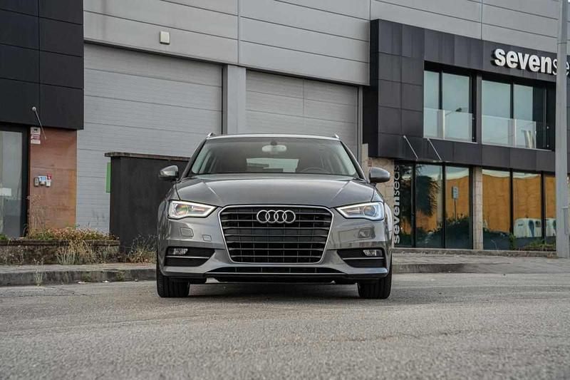 Cinzento Usado 2013 Audi A3 Citadino | € 19.643 (Caro) - Imagem 1/4