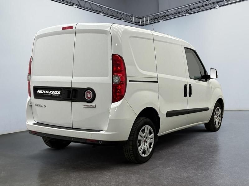 Usado Fiat Doblò Lounge 105 HP (77 kW) 2022 Branco Monovolume