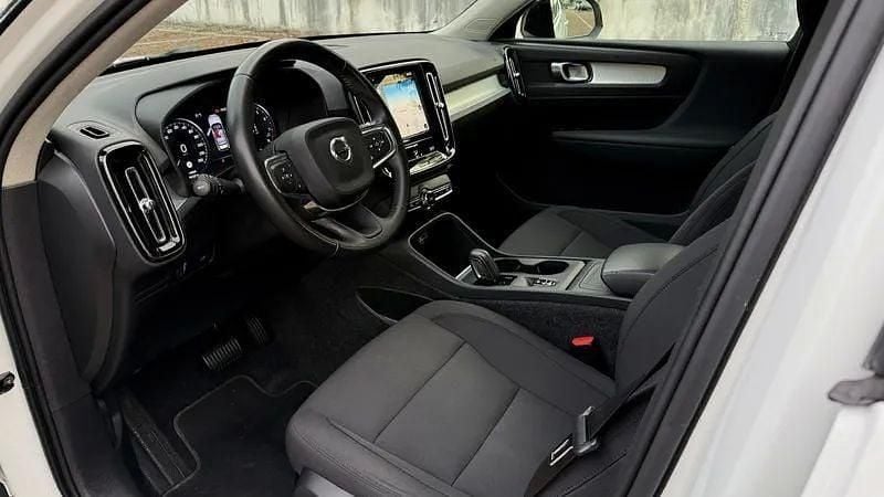 Usado Volvo XC40 Momentum 129 HP (94 kW) 2021 Branco SUV