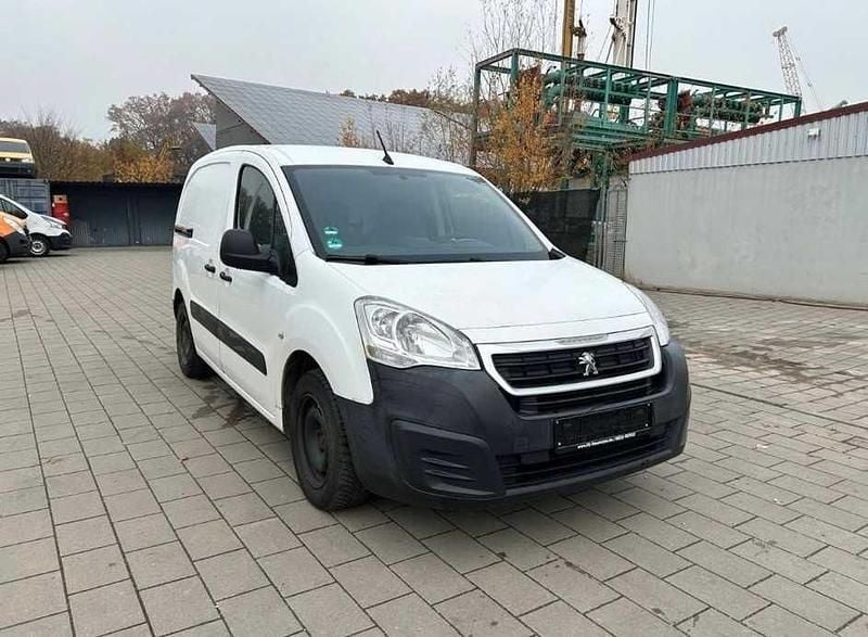 Branco Usado 2016 Peugeot Partner Monovolume | € 10.760 (Preço justo) - Imagem 1/4
