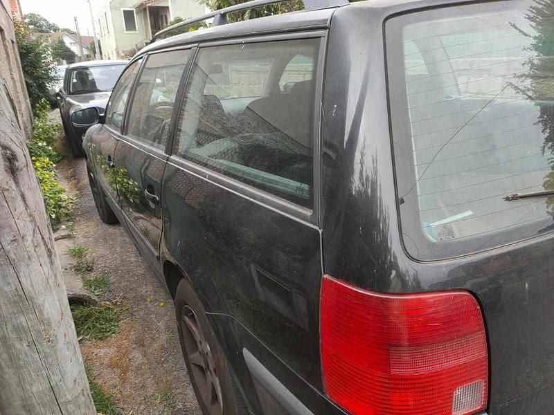 Usado VW Passat 110 HP (80 kW) 1999 Preto Sedan