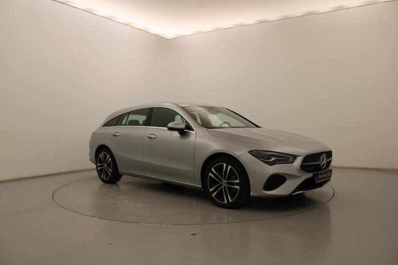 Usado Mercedes CLA200 150 HP (110 kW) 2025 Cinzento