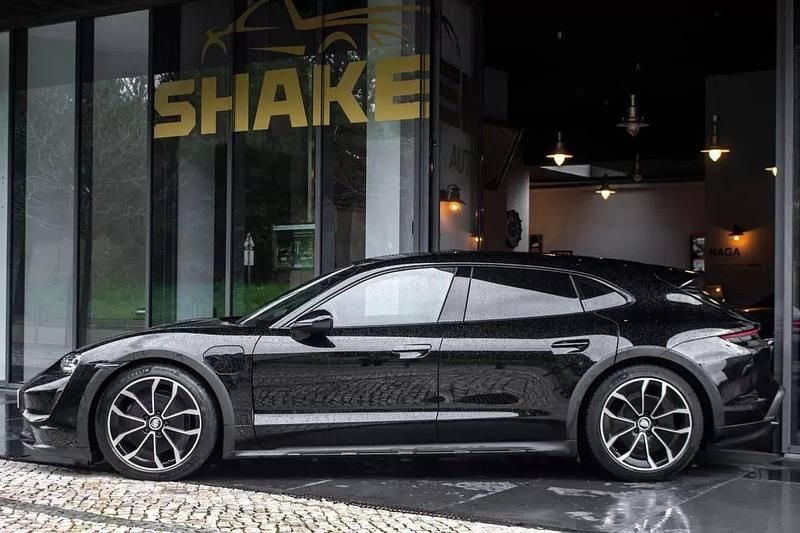 Usado Porsche Taycan Cross Turismo 279 kW (380 HP) 2021 Preto Carrinha