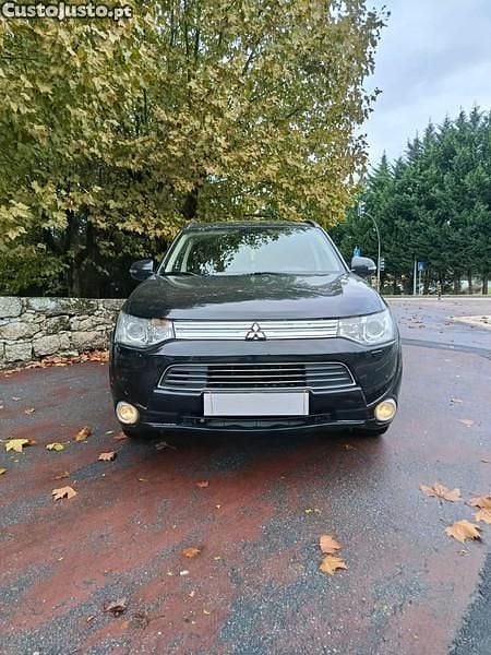 Preto Usado 2016 Mitsubishi Outlander P-HEV SUV | € 12.900 - Imagem 1/1