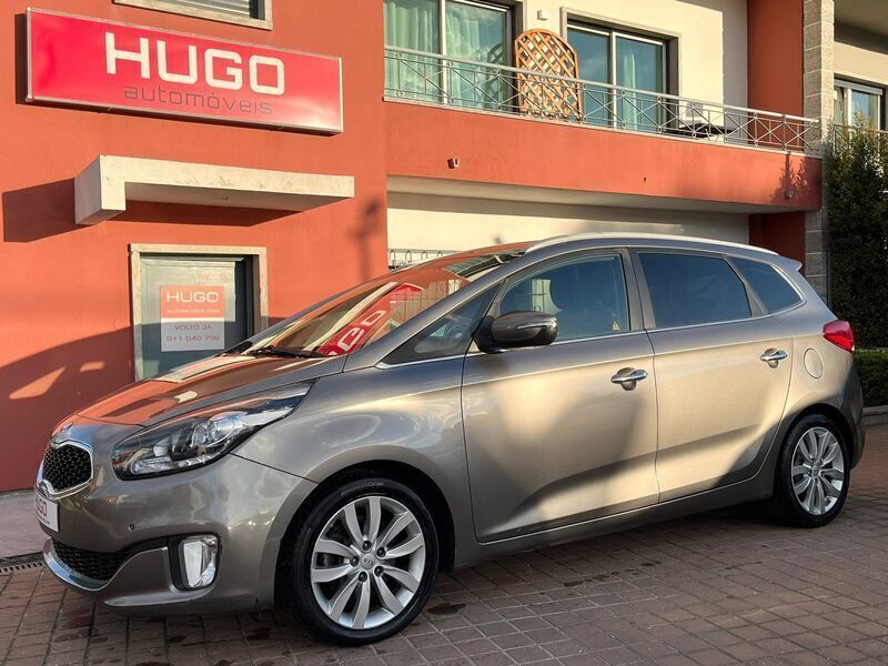Cinza Usado 2016 Kia Carens Monovolume | € 17.900 (Preço elevado) - Imagem 1/4