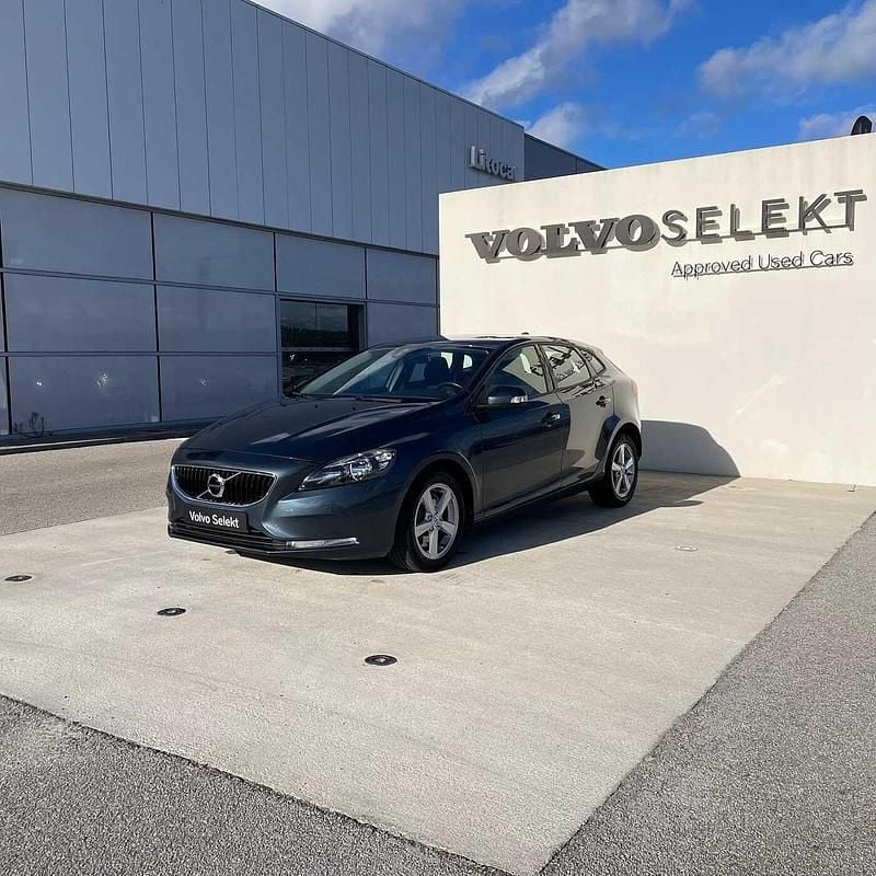Azul Usado 2018 Volvo V40 Carrinha | € 18.990 (Preço justo) - Imagem 1/4