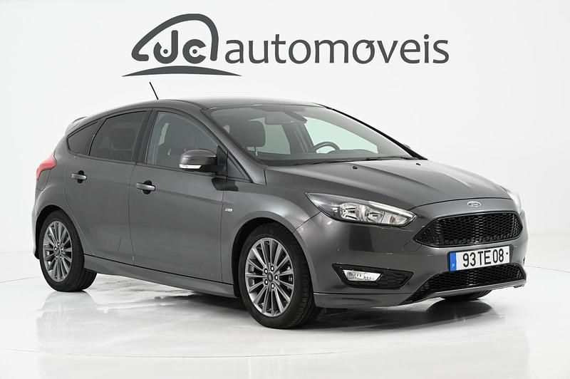 Cinza Usado 2017 Ford Focus ST-Line | € 13.200 (Preço elevado) - Imagem 1/4
