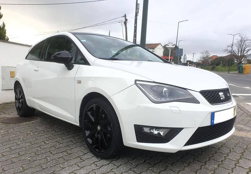 Usado Seat Ibiza 105 HP (77 kW) 2015 Branco