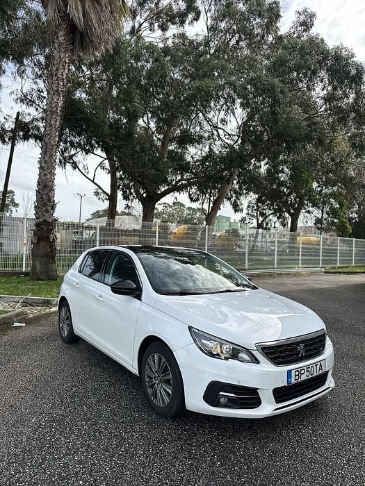 Usado Peugeot 308 Allure 130 HP (95 kW) 2019
